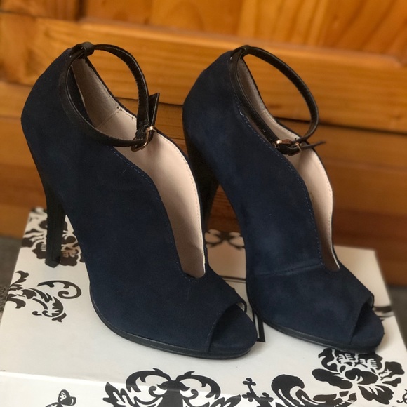 Gorgeous Rare Navy Suede Heels, Victoria Secret - Picture 1 of 5